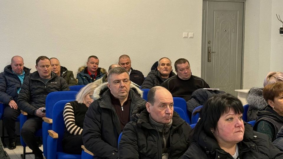 Антон Кравец: Совместно с председателем районного совета Дмитрием Мильгевским провели аппаратное совещание с участием глав сельских поселений и руководителей предприятий и организаций района Антон Кравец: Совместно с председателем районного совета Дмитрием Мильгевским провели аппаратное совещание с участием глав сельских поселений и руководителей предприятий и организаций района