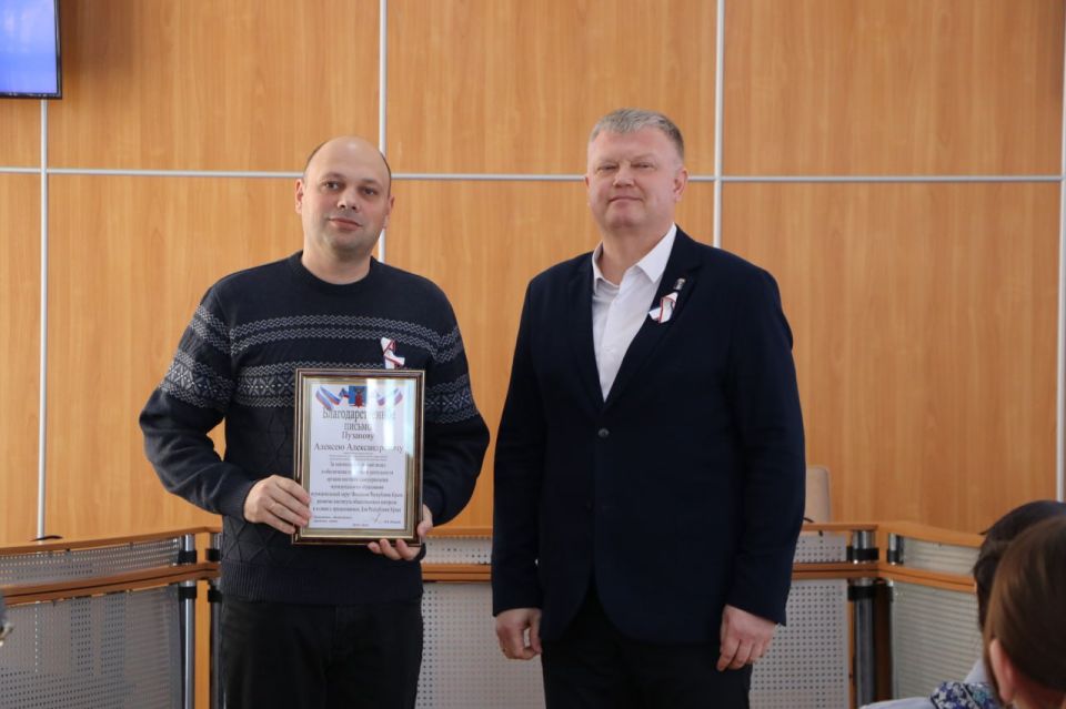 Владимир Ким: Сегодня, в День Республики Крым, с Главой муниципального образования Иваном Козыревым и прокурором города Феодосии Романом Штрыковым вручили отличившимся в различных отраслях феодосийцам заслуженные награды, а... Владимир Ким: Сегодня, в День Республики Крым, с Главой муниципального образования Иваном Козыревым и прокурором города Феодосии Романом Штрыковым вручили отличившимся в различных отраслях феодосийцам заслуженные награды, а...