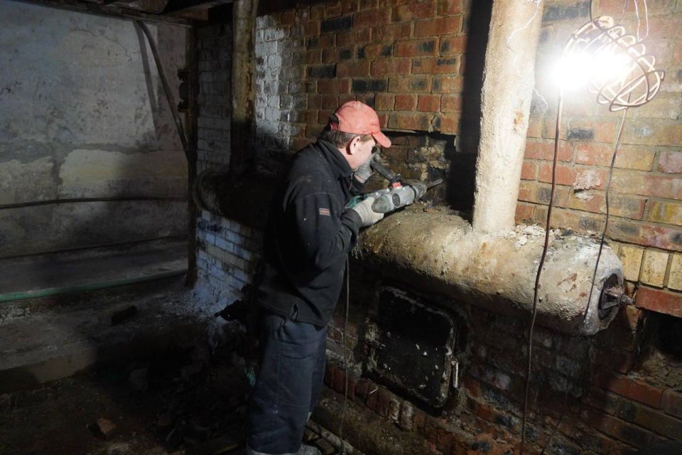 Масса обращений поступает от жителей многоквартирных домов, расположенных от ул. Фурманова до ул. Пошивальникова, на ненадлежащее предоставление услуг по теплоснабжению Масса обращений поступает от жителей многоквартирных домов, расположенных от ул. Фурманова до ул. Пошивальникова, на ненадлежащее предоставление услуг по теплоснабжению