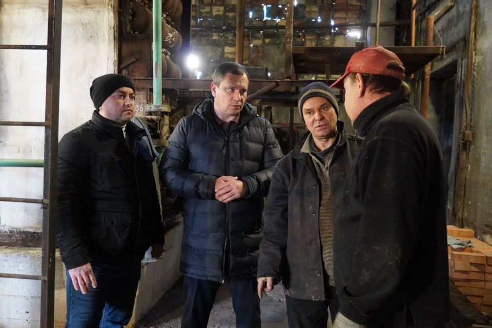 Масса обращений поступает от жителей многоквартирных домов, расположенных от ул. Фурманова до ул. Пошивальникова, на ненадлежащее предоставление услуг по теплоснабжению Масса обращений поступает от жителей многоквартирных домов, расположенных от ул. Фурманова до ул. Пошивальникова, на ненадлежащее предоставление услуг по теплоснабжению