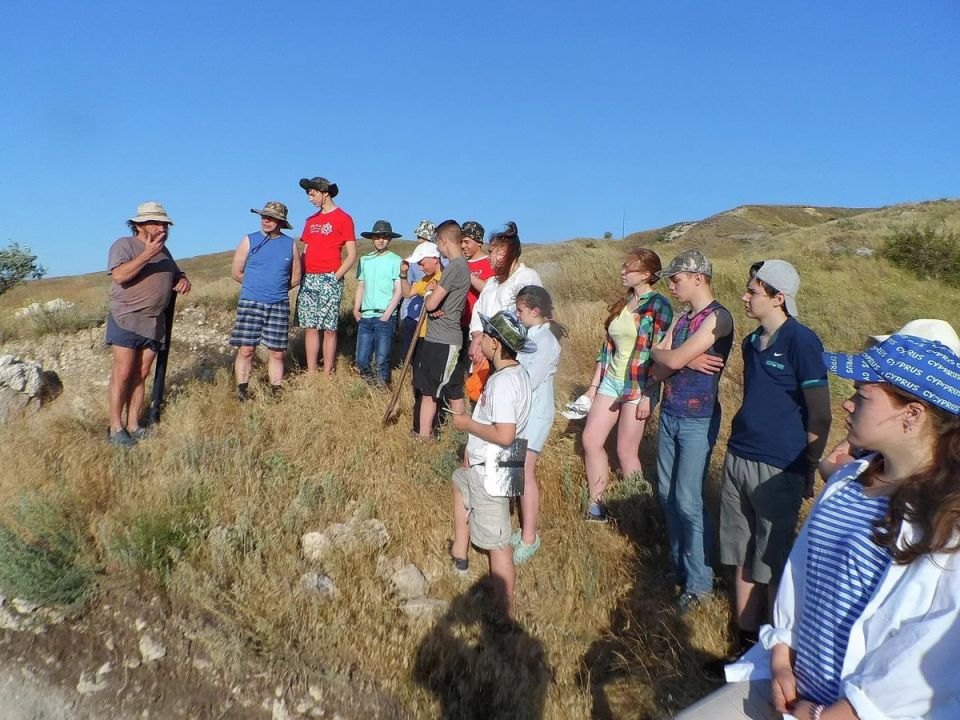 В Крыму школьники изучают археологию на раскопках и осваивают ремесла древности