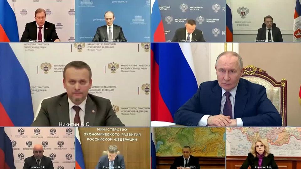 Глава Минтранса Андрей Никитин доложил Президенту о работе транспортного комплекса в период новогодних праздников