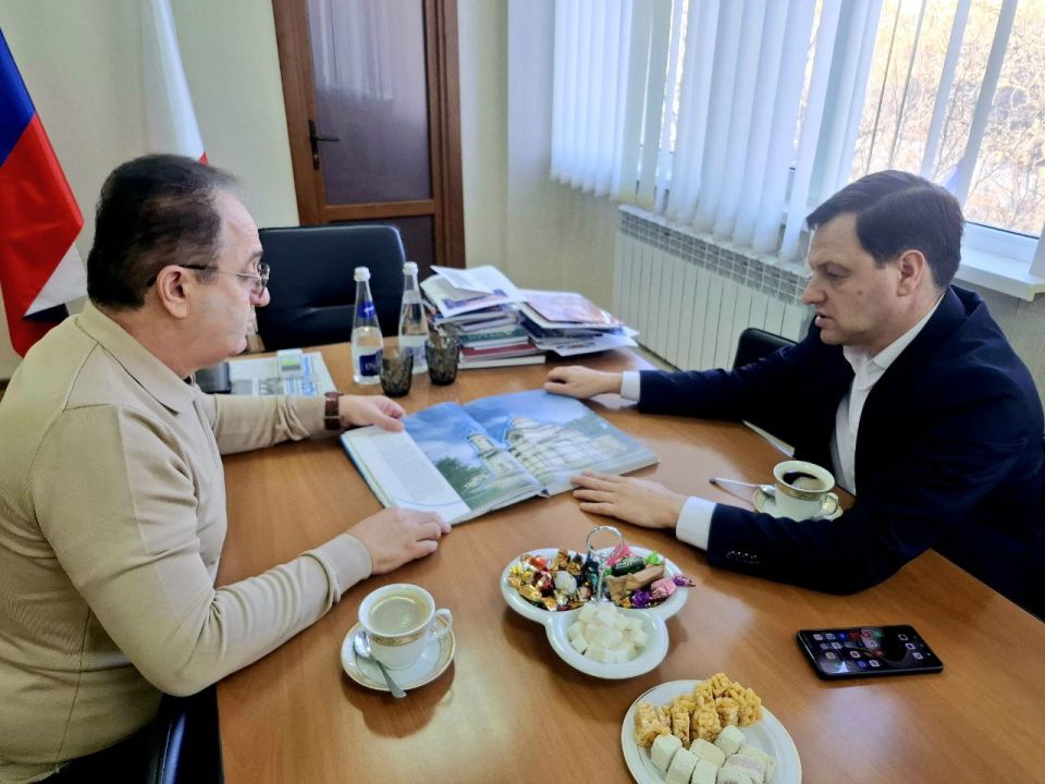 Председатель Госкомнаца Крыма встретился с руководителем Региональной национально-культурной автономии греков Республики Крым «Таврида» Иваном Шонусом