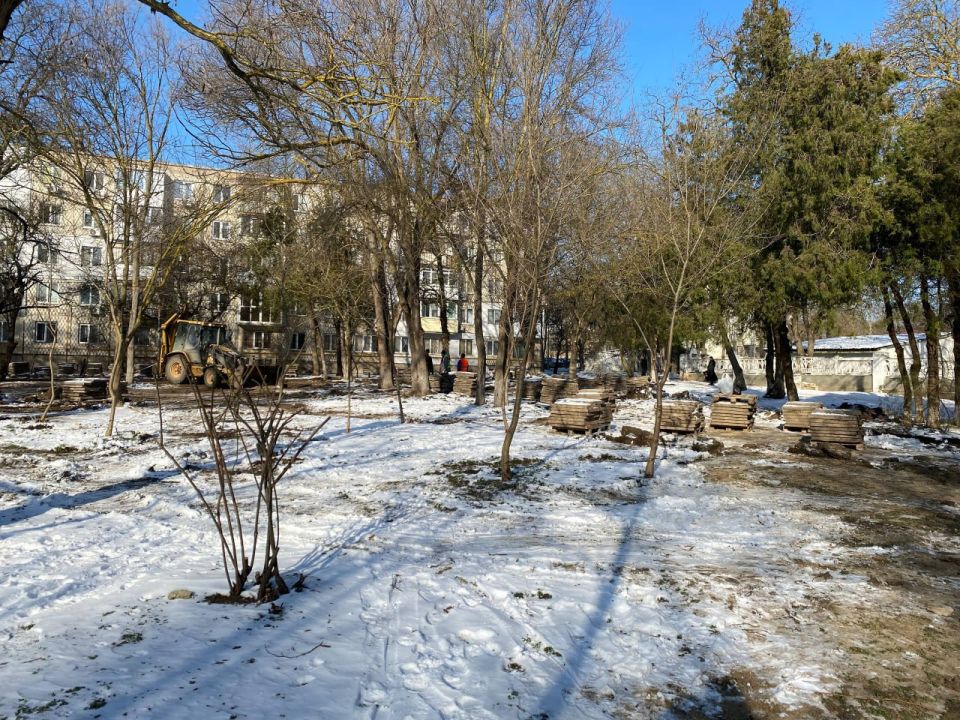 В Керчи продолжается системная работа по обновлению общественных пространств В Керчи продолжается системная работа по обновлению общественных пространств