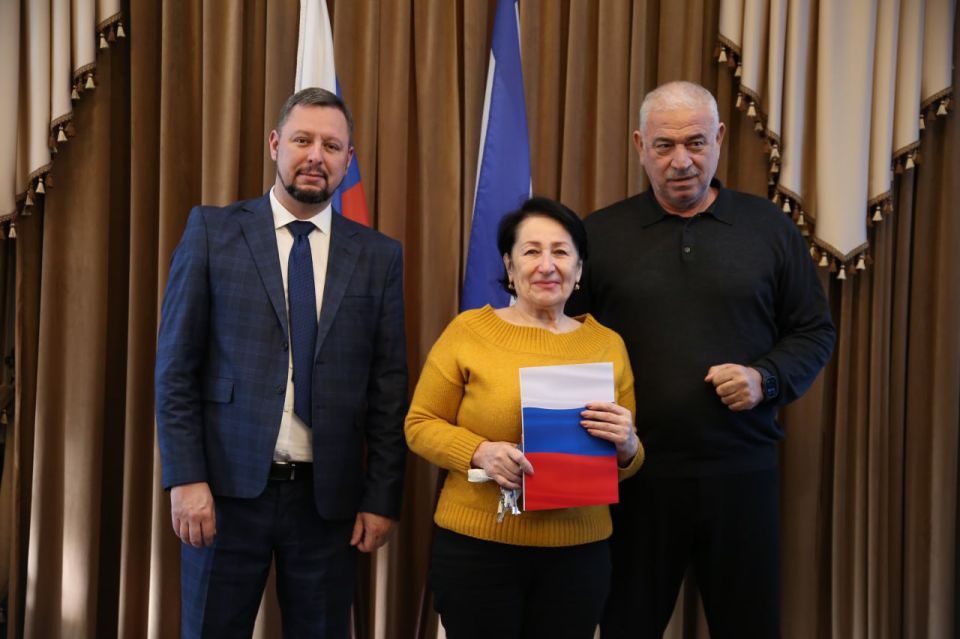 Дмитрий Скобликов: Новоселье на улице Мира продолжается! Сегодня мы стали свидетелями еще одного важного этапа в жизни счастливых обладателей ключей от новых квартир в 168-квартирном доме Дмитрий Скобликов: Новоселье на улице Мира продолжается! Сегодня мы стали свидетелями еще одного важного этапа в жизни счастливых обладателей ключей от новых квартир в 168-квартирном доме