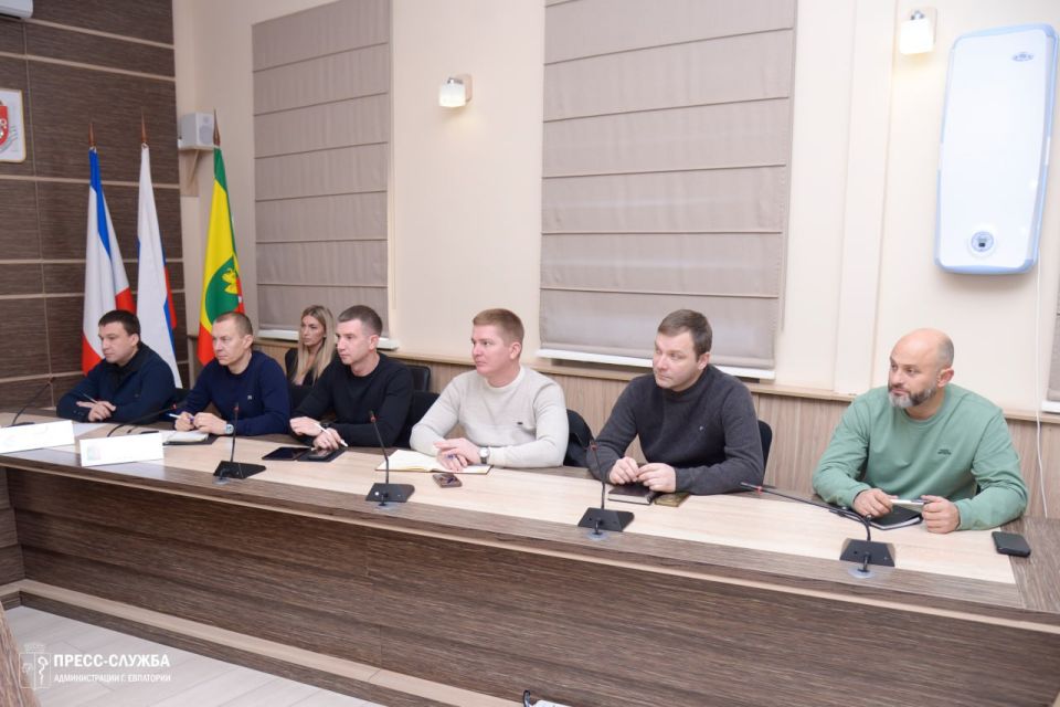 В Евпатории прошло еженедельное совещание с руководителями ресурсоснабжающих и коммунальных предприятий, на котором обсуждались актуальные вопросы жизнедеятельности города В Евпатории прошло еженедельное совещание с руководителями ресурсоснабжающих и коммунальных предприятий, на котором обсуждались актуальные вопросы жизнедеятельности города