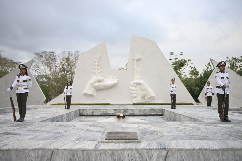 Ирина Волк: В ходе визита на Кубу Министр внутренних дел Российской Федерации генерал полиции Российской Федерации Владимир Колокольцев возложил венок к Мемориалу советским воинам-интернационалистам Ирина Волк: В ходе визита на Кубу Министр внутренних дел Российской Федерации генерал полиции Российской Федерации Владимир Колокольцев возложил венок к Мемориалу советским воинам-интернационалистам