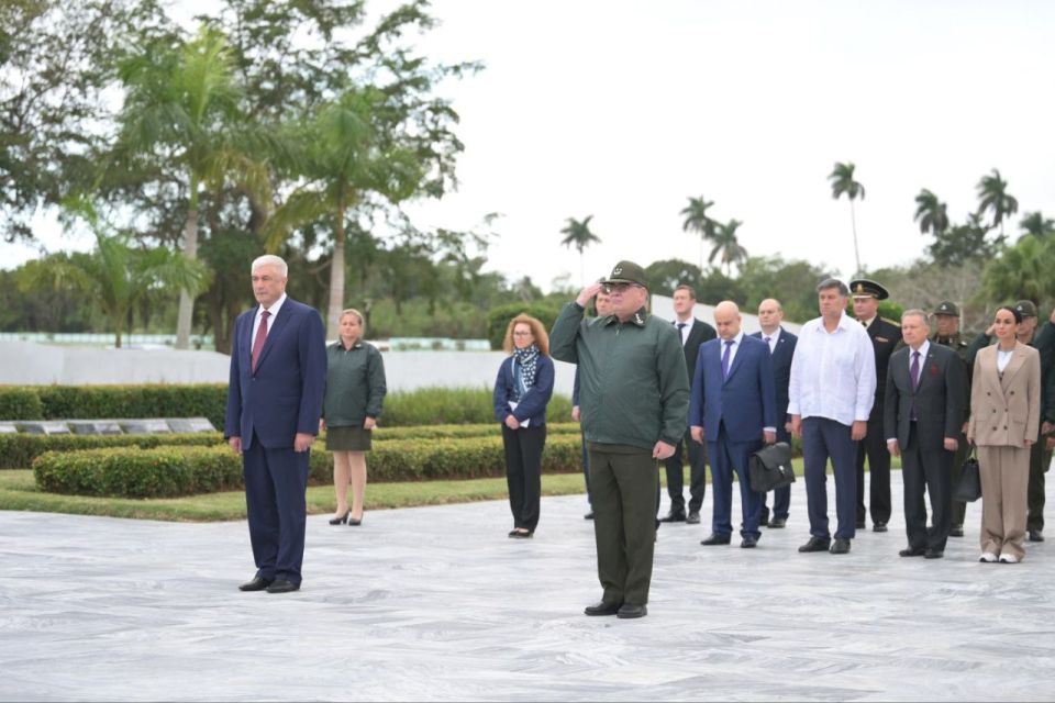 Ирина Волк: В ходе визита на Кубу Министр внутренних дел Российской Федерации генерал полиции Российской Федерации Владимир Колокольцев возложил венок к Мемориалу советским воинам-интернационалистам Ирина Волк: В ходе визита на Кубу Министр внутренних дел Российской Федерации генерал полиции Российской Федерации Владимир Колокольцев возложил венок к Мемориалу советским воинам-интернационалистам