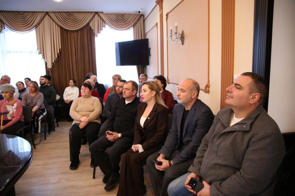 Дмитрий Скобликов: Новоселье на улице Мира продолжается! Сегодня мы стали свидетелями еще одного важного этапа в жизни счастливых обладателей ключей от новых квартир в 168-квартирном доме Дмитрий Скобликов: Новоселье на улице Мира продолжается! Сегодня мы стали свидетелями еще одного важного этапа в жизни счастливых обладателей ключей от новых квартир в 168-квартирном доме