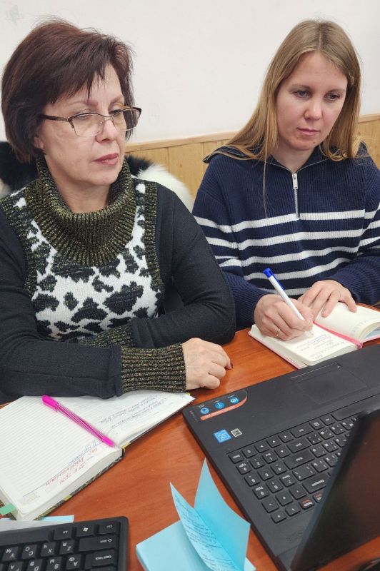 В Симферопольском центре развития образования прошла видеоконференция «Проект - «Образовательная платформа РобоИнтеллект» В Симферопольском центре развития образования прошла видеоконференция «Проект - «Образовательная платформа РобоИнтеллект»