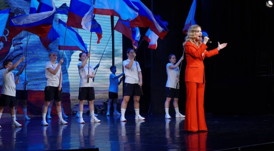 Первый заместитель председателя Госкомнаца Крыма Вера Паутова приняла участие в концерте «Наш тыл — наша Победа», посвящённого Дню Республики Крым Первый заместитель председателя Госкомнаца Крыма Вера Паутова приняла участие в концерте «Наш тыл — наша Победа», посвящённого Дню Республики Крым