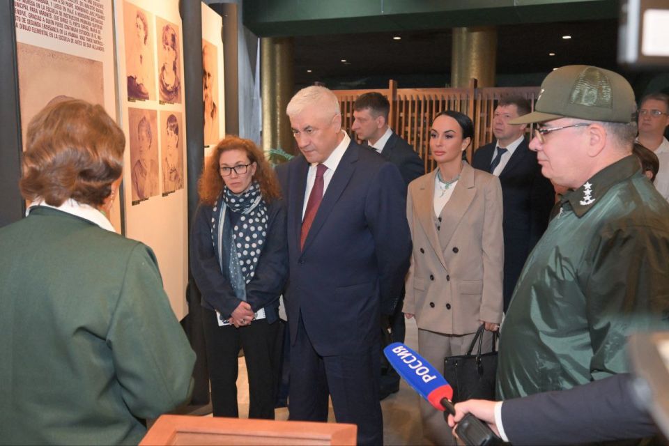 Ирина Волк: Министр внутренних дел Российской Федерации генерал полиции Российской Федерации Владимир Колокольцев вместе со своими кубинскими коллегами посетил мемориал Хосе Марти, расположенный на Площади Революции в Гаване Ирина Волк: Министр внутренних дел Российской Федерации генерал полиции Российской Федерации Владимир Колокольцев вместе со своими кубинскими коллегами посетил мемориал Хосе Марти, расположенный на Площади Революции в Гаване