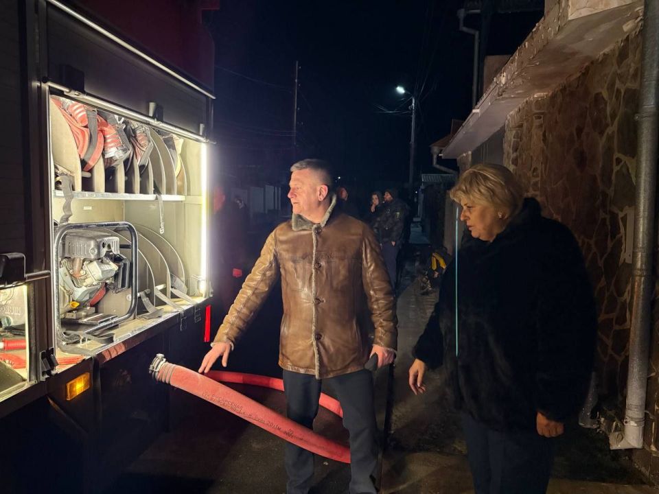 Галина Огнёва: Нахожусь в селе Рыбачье , где произошло возгорание двух деревянных домов