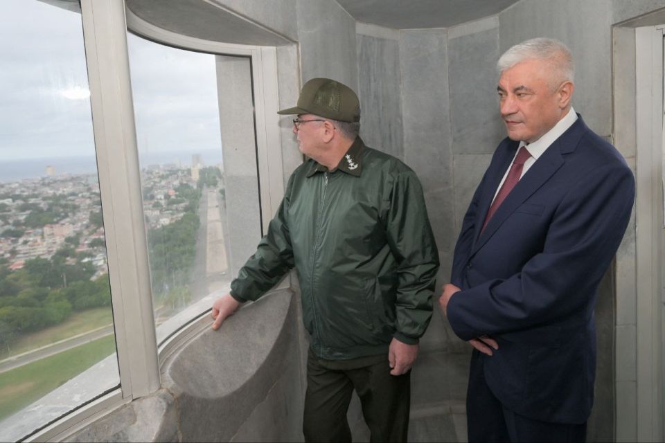 Ирина Волк: Министр внутренних дел Российской Федерации генерал полиции Российской Федерации Владимир Колокольцев вместе со своими кубинскими коллегами посетил мемориал Хосе Марти, расположенный на Площади Революции в Гаване Ирина Волк: Министр внутренних дел Российской Федерации генерал полиции Российской Федерации Владимир Колокольцев вместе со своими кубинскими коллегами посетил мемориал Хосе Марти, расположенный на Площади Революции в Гаване