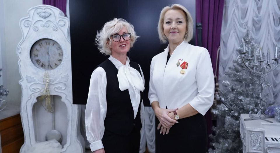 Первый заместитель председателя Госкомнаца Крыма Вера Паутова приняла участие в концерте «Наш тыл — наша Победа», посвящённого Дню Республики Крым Первый заместитель председателя Госкомнаца Крыма Вера Паутова приняла участие в концерте «Наш тыл — наша Победа», посвящённого Дню Республики Крым