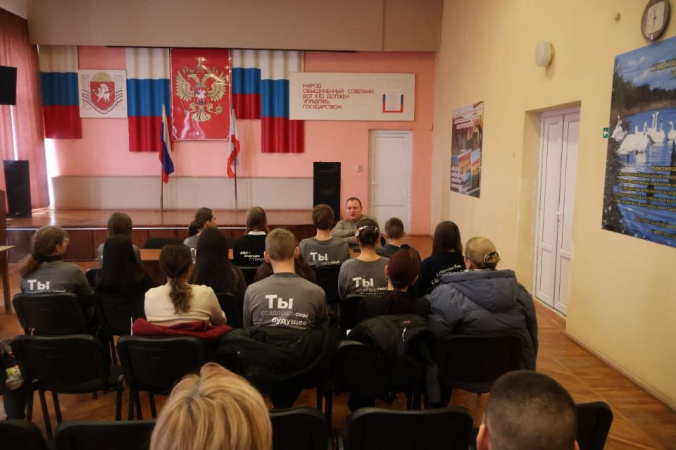 Денис Олейник: В рамках постоянного диалога с молодёжью района провел очередную встречу с лидерами ученического самоуправления Денис Олейник: В рамках постоянного диалога с молодёжью района провел очередную встречу с лидерами ученического самоуправления