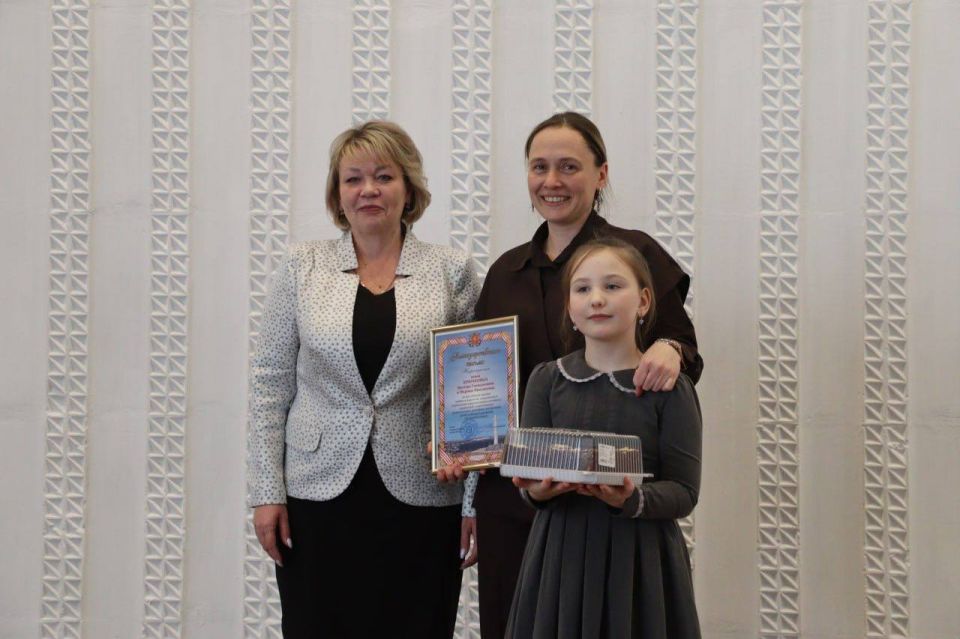 В Керчи состоялось торжественное собрание по случаю первого празднования Дня многодетной семьи Республики Крым, учрежденного парламентом республики в прошлом году В Керчи состоялось торжественное собрание по случаю первого празднования Дня многодетной семьи Республики Крым, учрежденного парламентом республики в прошлом году