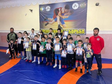 На прошлой неделе в с.Михайловка Сакского района проведено Первенство муниципального образования Сакский район Республики Крым по борьбе на поясах посвященное Дню Республики Крым