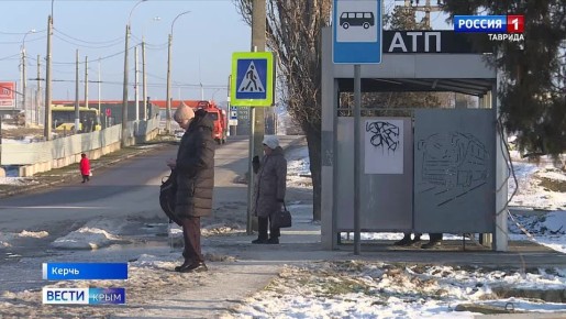 Жители Керчи жалуются на нечистоты, которые затопили тротуар вблизи бывшего автотранспортного предприятия
