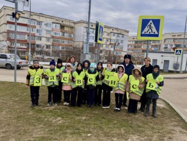 Госавтоинспекция Бахчисарайского района и юные инспекторы позаботились о безопасности пешеходов