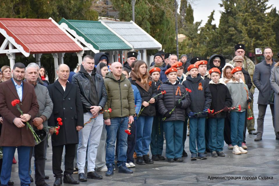 Кирилл Чебышев: Сегодня принял участие в памятном мероприятии - возложении цветов к памятному знаку высадки Судакского десанта в январе 1942 года Кирилл Чебышев: Сегодня принял участие в памятном мероприятии - возложении цветов к памятному знаку высадки Судакского десанта в январе 1942 года