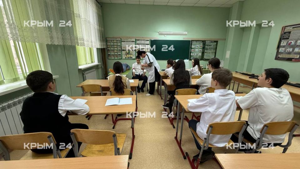 Две школы в Крыму получили новое оборудование для предмета «Основы безопасности и защиты Родины»