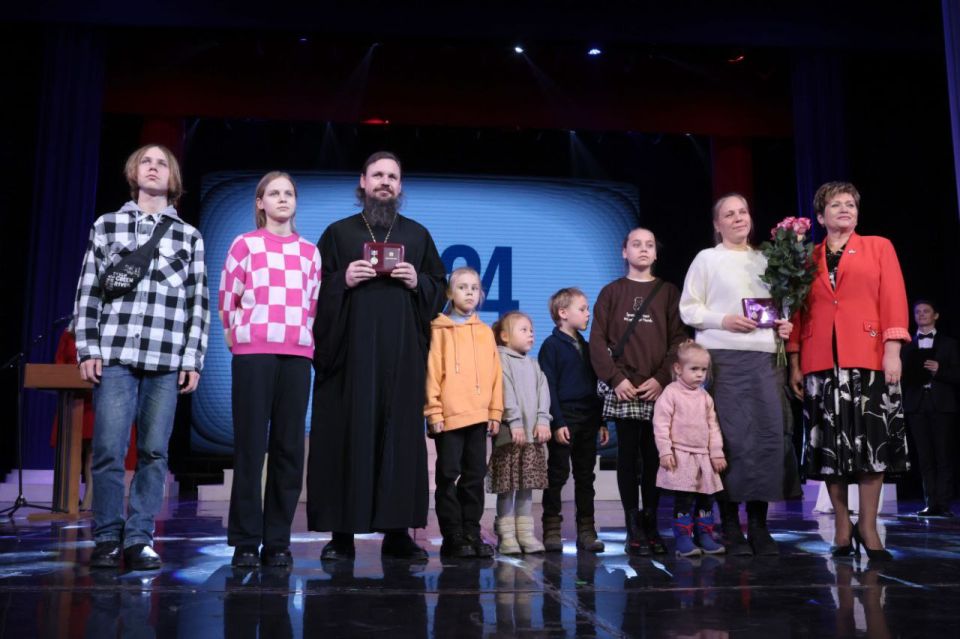 На поддержку многодетных семей Крыма выделят больше 4 млрд рублей в 2026 году