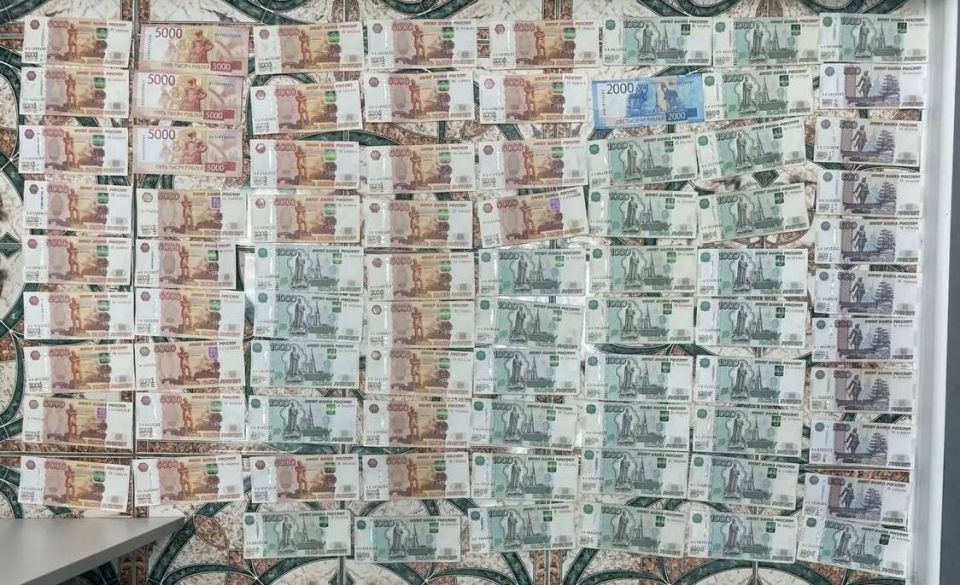 В Севастополе сотрудник Роспотребнадзора и представитель частной медицинской организации подозреваются в совершении коррупционных преступлений