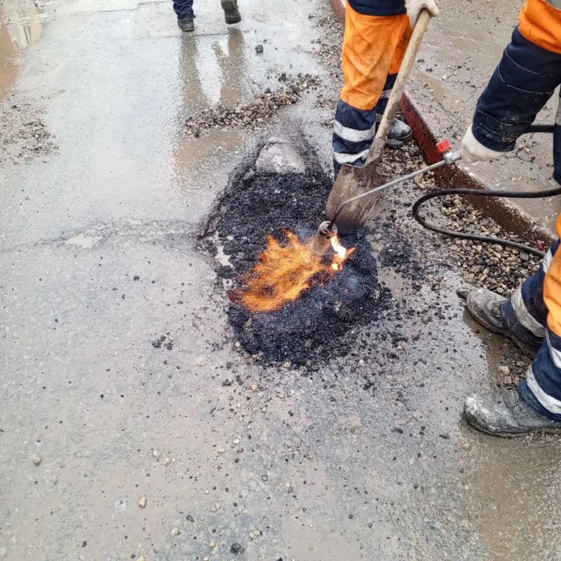 Олег Каторгин: Сошел снег. Мониторим ситуацию на городских дорогах на предмет образования выбоин и ям. Стараемся обеспечить комфортное передвижение водителей и пешеходов Олег Каторгин: Сошел снег. Мониторим ситуацию на городских дорогах на предмет образования выбоин и ям. Стараемся обеспечить комфортное передвижение водителей и пешеходов