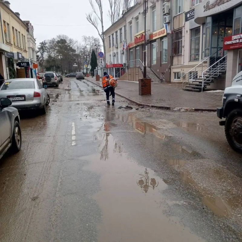 Олег Каторгин: Сошел снег. Мониторим ситуацию на городских дорогах на предмет образования выбоин и ям. Стараемся обеспечить комфортное передвижение водителей и пешеходов Олег Каторгин: Сошел снег. Мониторим ситуацию на городских дорогах на предмет образования выбоин и ям. Стараемся обеспечить комфортное передвижение водителей и пешеходов