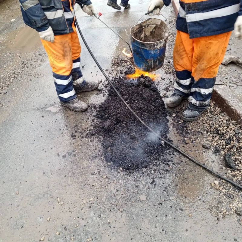 Олег Каторгин: Сошел снег. Мониторим ситуацию на городских дорогах на предмет образования выбоин и ям. Стараемся обеспечить комфортное передвижение водителей и пешеходов Олег Каторгин: Сошел снег. Мониторим ситуацию на городских дорогах на предмет образования выбоин и ям. Стараемся обеспечить комфортное передвижение водителей и пешеходов