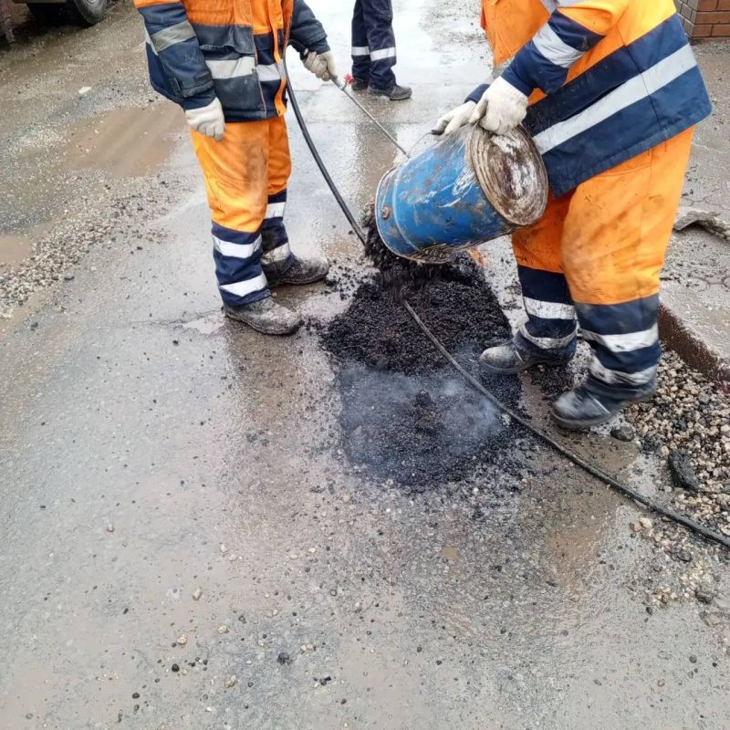 Олег Каторгин: Сошел снег. Мониторим ситуацию на городских дорогах на предмет образования выбоин и ям. Стараемся обеспечить комфортное передвижение водителей и пешеходов Олег Каторгин: Сошел снег. Мониторим ситуацию на городских дорогах на предмет образования выбоин и ям. Стараемся обеспечить комфортное передвижение водителей и пешеходов