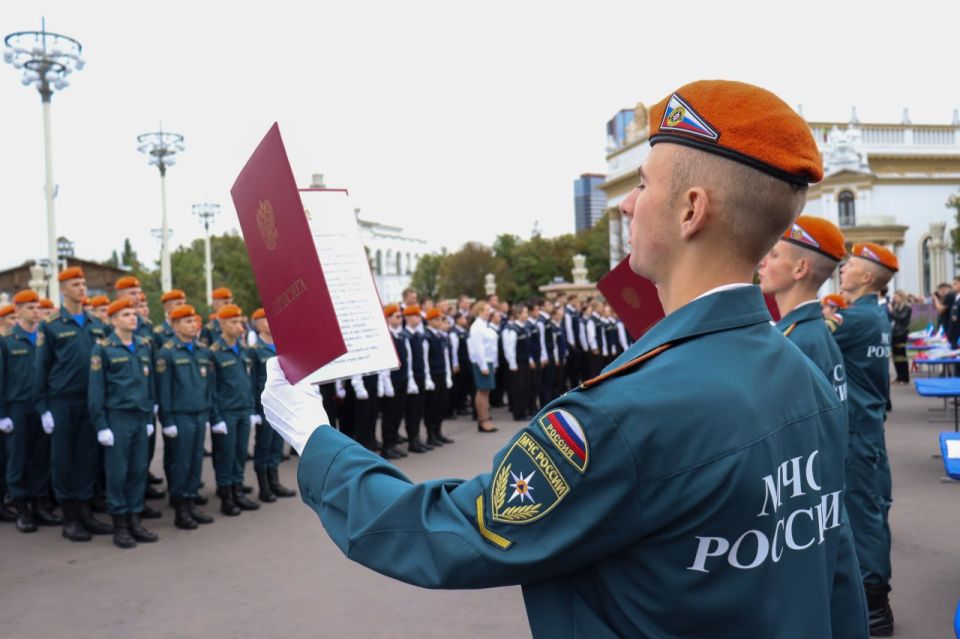 МЧС России поздравляет с Днем студента и приглашает крымчан учиться в ведомственных вузах