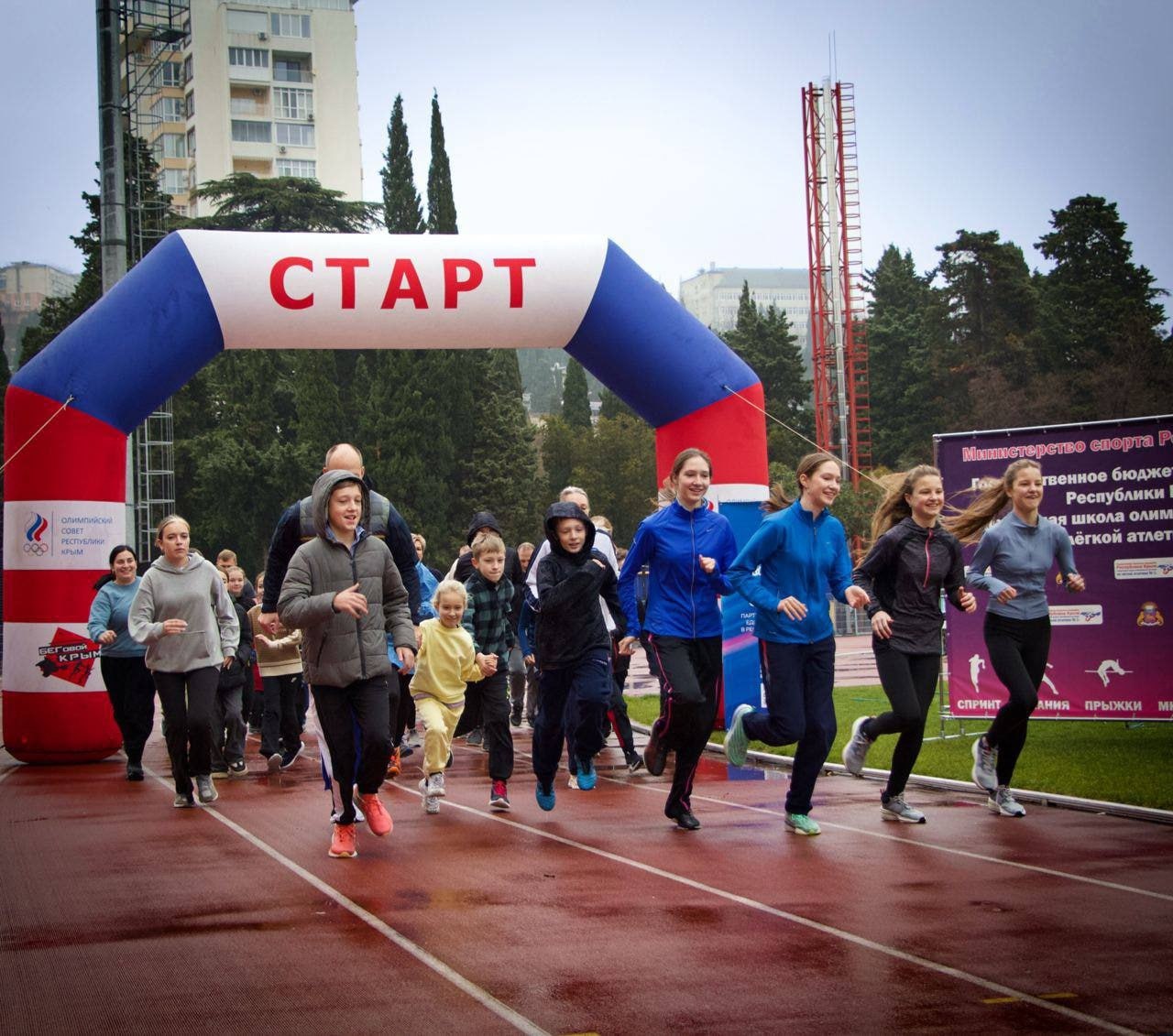 В Ялте состоялся легкоатлетический забег, приуроченный ко Дню многодетной семьи В Ялте состоялся легкоатлетический забег, приуроченный ко Дню многодетной семьи