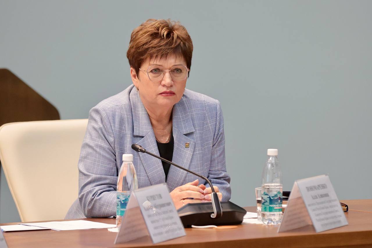 В Крыму обсудили вопросы реализации внутренней языковой политики и защиты русского языка В Крыму обсудили вопросы реализации внутренней языковой политики и защиты русского языка