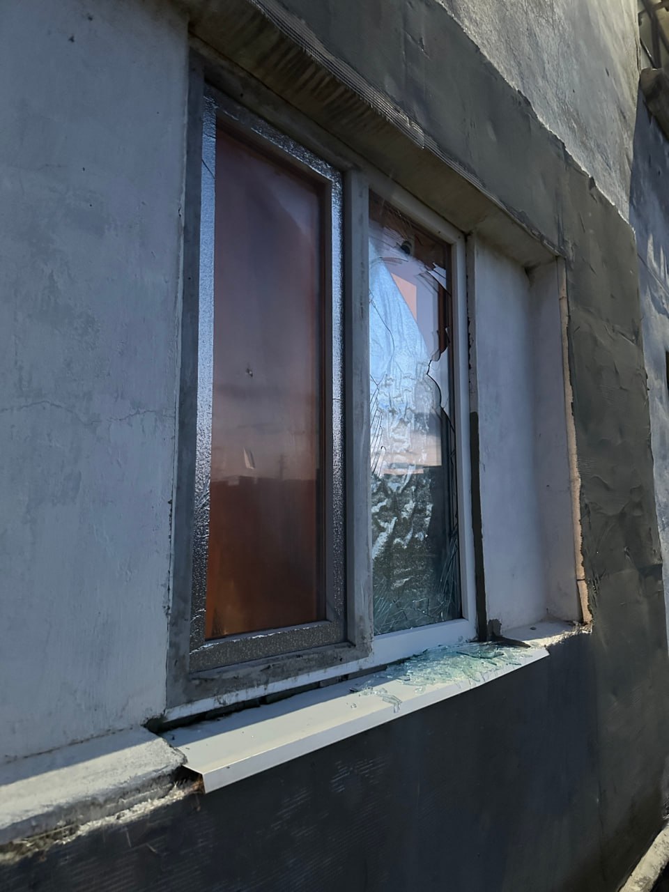 Пьяная крымчанка из-за ревности разбила окна соседки гаечным ключом Пьяная крымчанка из-за ревности разбила окна соседки гаечным ключом