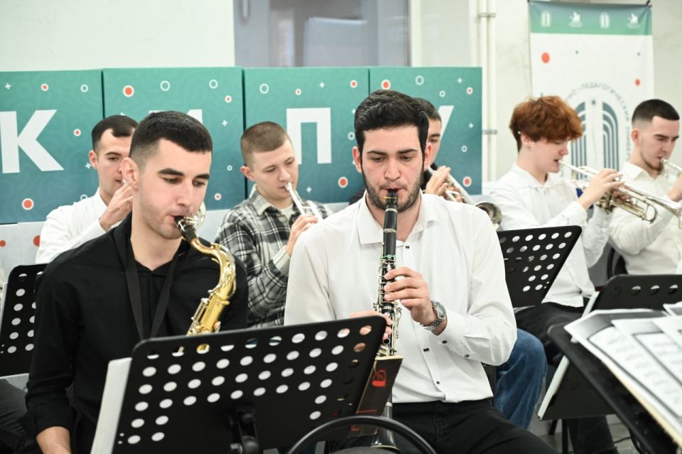 � ����� �������� ������������ � �����