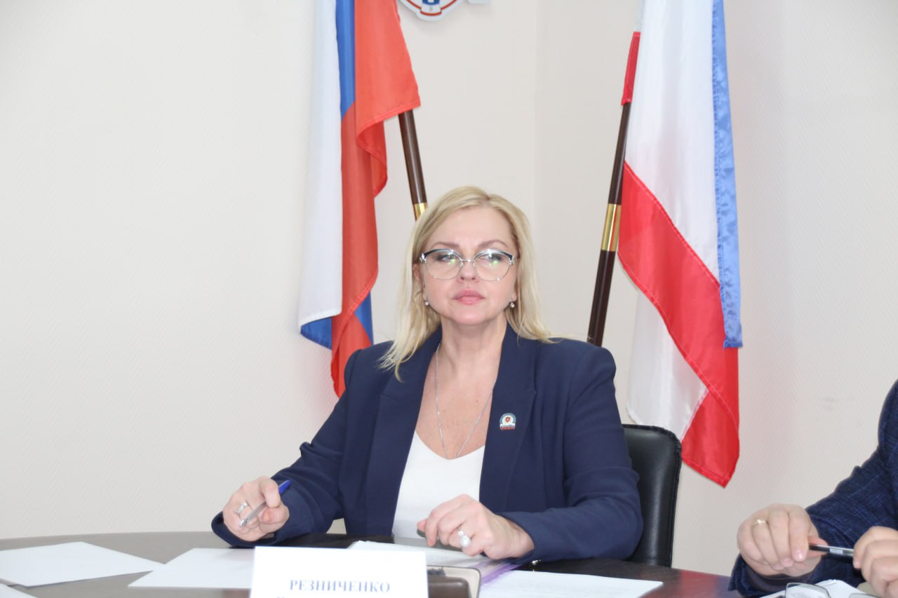 В Крыму предложили комплекс мер по обеспечению врачей служебным жильём для решения кадрового дефицита В Крыму предложили комплекс мер по обеспечению врачей служебным жильём для решения кадрового дефицита