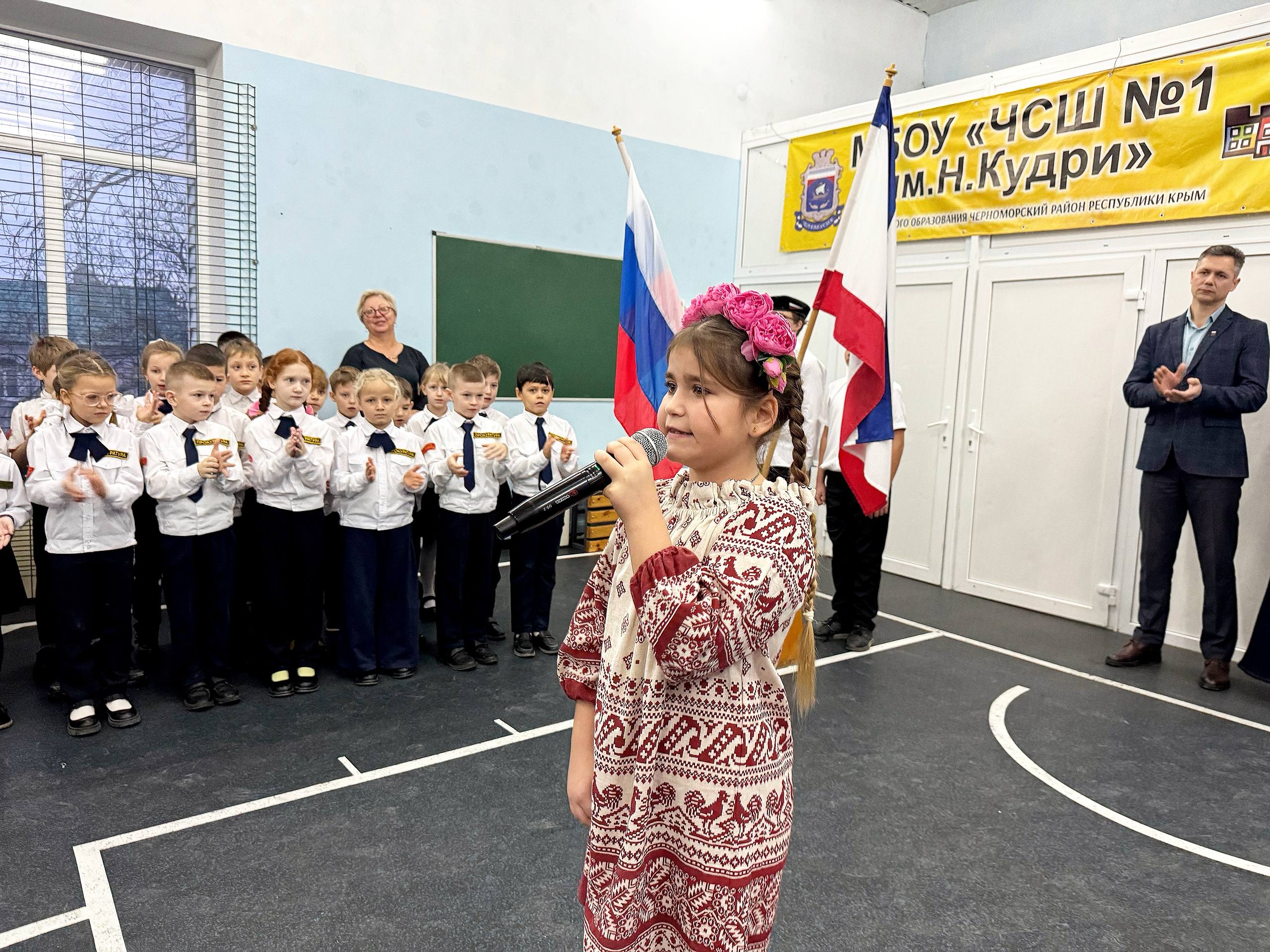 Александр Дудинов: Сегодня принял участие в торжественной линейке в Черноморской средней школе №1 им. Н. Кудри, посвященной открытию Года единства народов России Александр Дудинов: Сегодня принял участие в торжественной линейке в Черноморской средней школе №1 им. Н. Кудри, посвященной открытию Года единства народов России