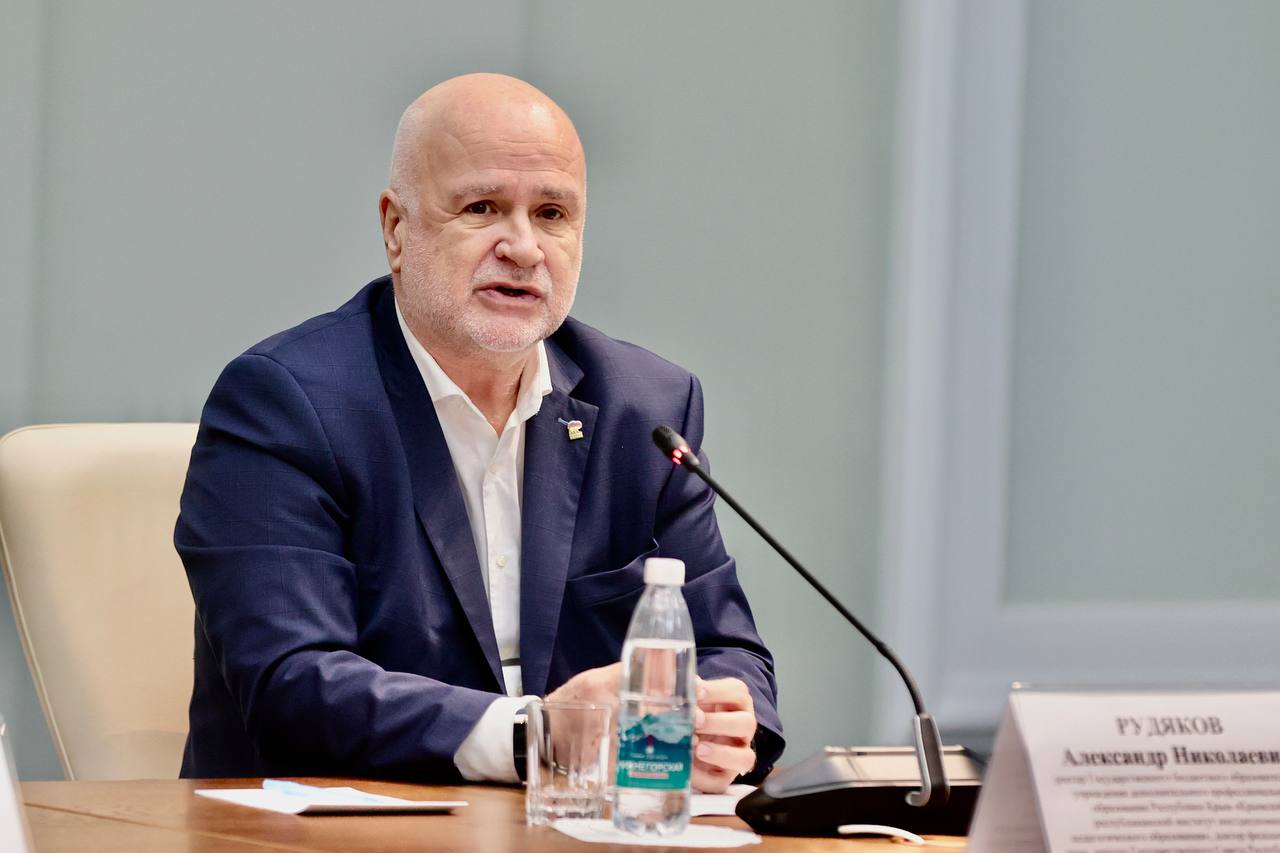 В Крыму обсудили вопросы реализации внутренней языковой политики и защиты русского языка В Крыму обсудили вопросы реализации внутренней языковой политики и защиты русского языка