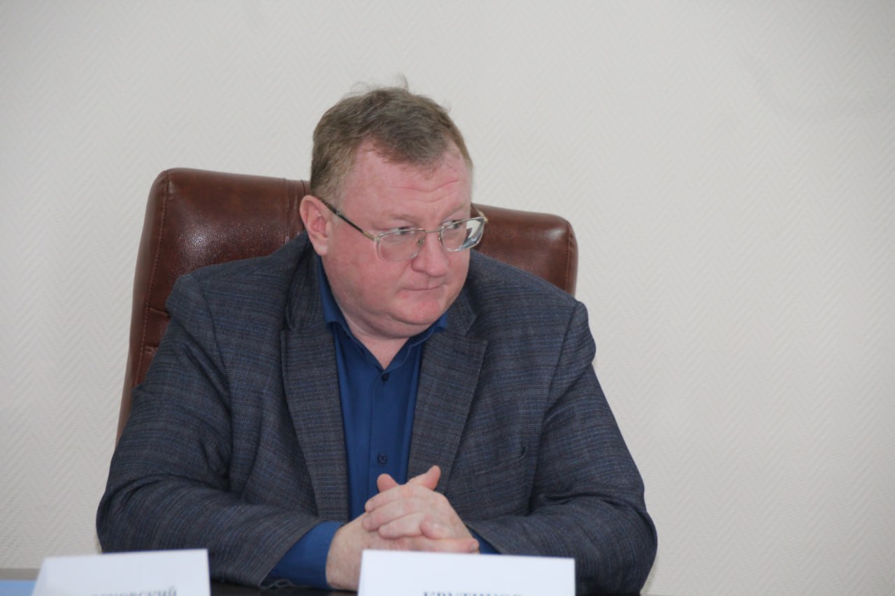 В Крыму предложили комплекс мер по обеспечению врачей служебным жильём для решения кадрового дефицита В Крыму предложили комплекс мер по обеспечению врачей служебным жильём для решения кадрового дефицита