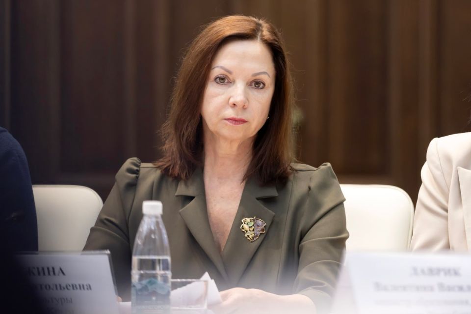 Сергей Аксёнов: В Крыму до 2014 года накоплен уникальный опыт по защите русского языка и сохранению русской культурной идентичности и традиций Сергей Аксёнов: В Крыму до 2014 года накоплен уникальный опыт по защите русского языка и сохранению русской культурной идентичности и традиций