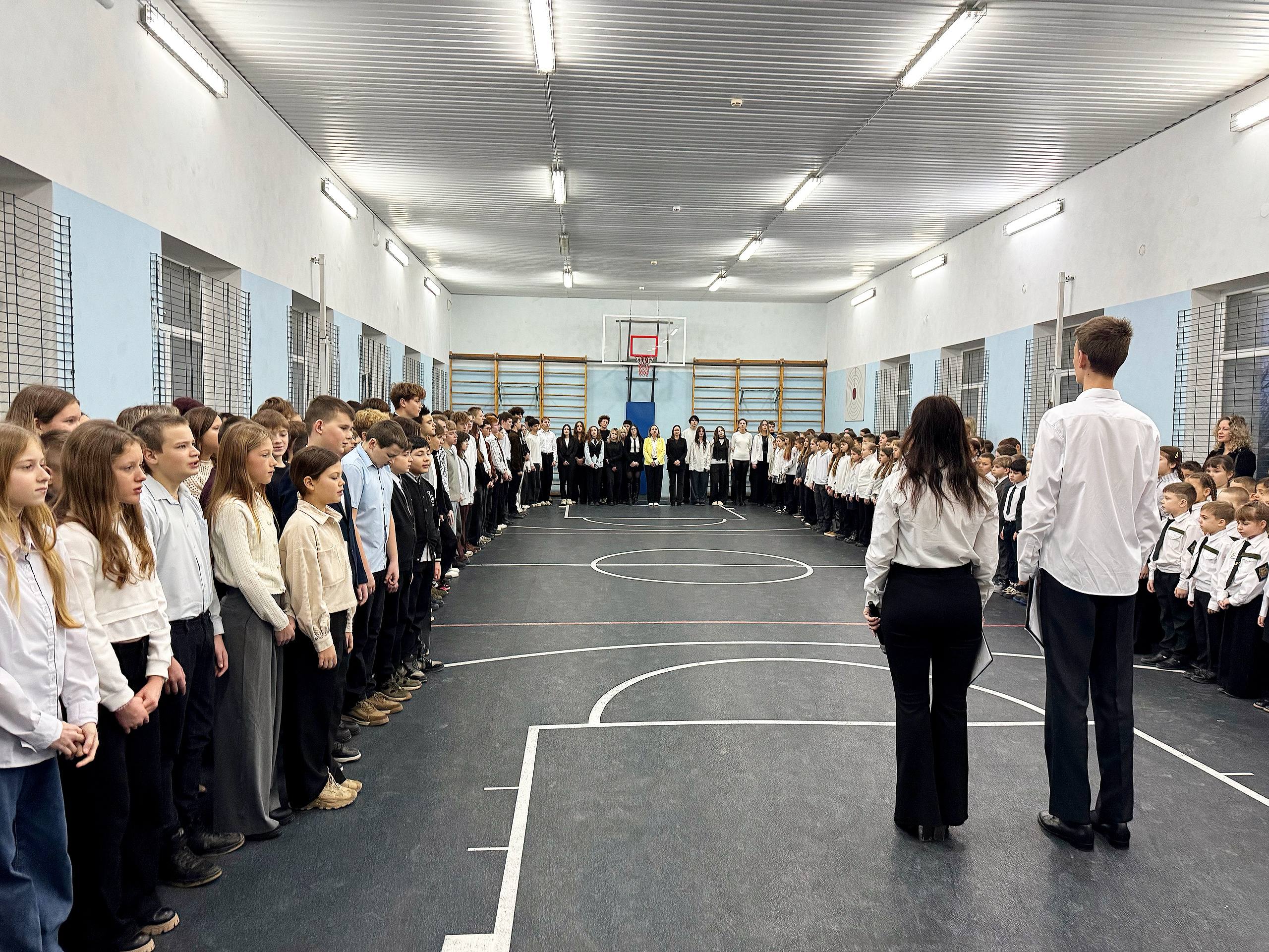 Александр Дудинов: Сегодня принял участие в торжественной линейке в Черноморской средней школе №1 им. Н. Кудри, посвященной открытию Года единства народов России Александр Дудинов: Сегодня принял участие в торжественной линейке в Черноморской средней школе №1 им. Н. Кудри, посвященной открытию Года единства народов России