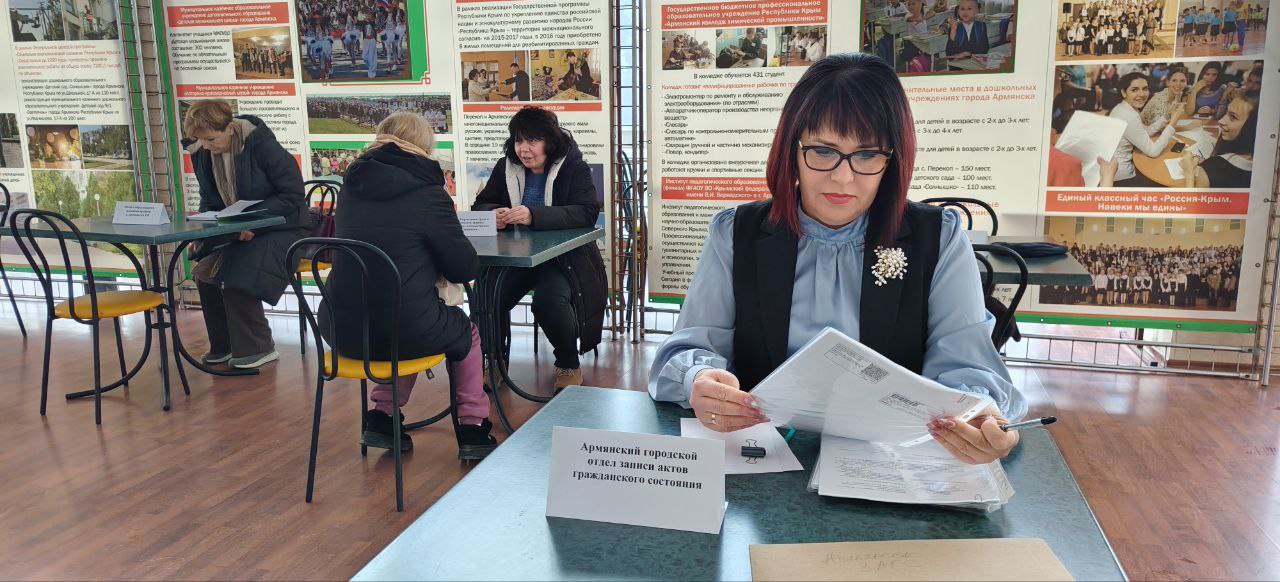 В Департаменте ЗАГС Минюста Крыма подвели итоги по участию отделов ЗАГС в Днях правовой помощи многодетным семьям, которые, напомним, длились всю предыдущую неделю на базе администраций городов и районов Республики Крым и... В Департаменте ЗАГС Минюста Крыма подвели итоги по участию отделов ЗАГС в Днях правовой помощи многодетным семьям, которые, напомним, длились всю предыдущую неделю на базе администраций городов и районов Республики Крым и...