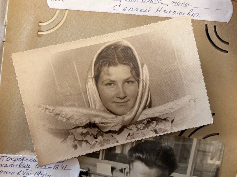 Офицеры и кадеты СК России провели для жительницы блокадного Ленинграда Ольги Покровской экскурсию по памятным местам Симферополя Офицеры и кадеты СК России провели для жительницы блокадного Ленинграда Ольги Покровской экскурсию по памятным местам Симферополя