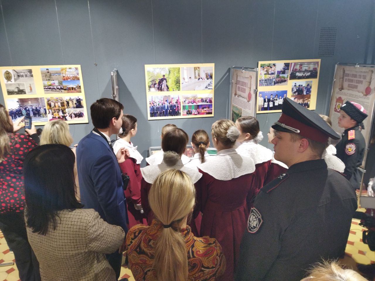 26 января в Центральном музее Тавриды состоялась презентация Мультимедийного выставочного проекта «Казачество Крыма», приуроченного к двум значимым событиям – Дню создания Черноморского казачьего войска – 14 января 1788... 26 января в Центральном музее Тавриды состоялась презентация Мультимедийного выставочного проекта «Казачество Крыма», приуроченного к двум значимым событиям – Дню создания Черноморского казачьего войска – 14 января 1788...