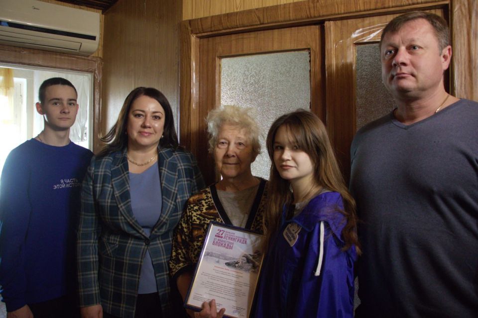 27 ������ 1944 ���� ����������� ���� �� ����� ����������� � ����������� ������� ������� ������������� ����� � ������� ������ �� ����, ��������� 872 ���