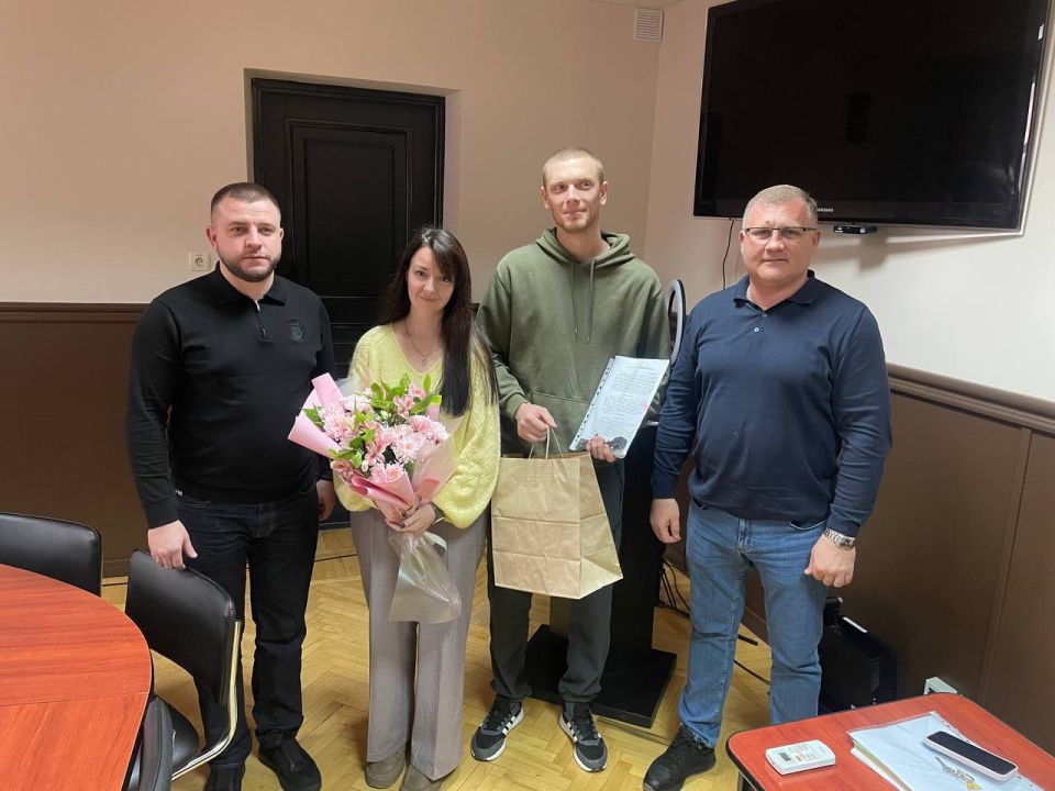 Кирилл Чебышев: Сегодня вместе с Министром жилищно-коммунального хозяйства Республики Крым Щегленко Захаром Владимировичем вручили ключи от новых квартир семьям, которые переезжают из аварийного жилищного фонда