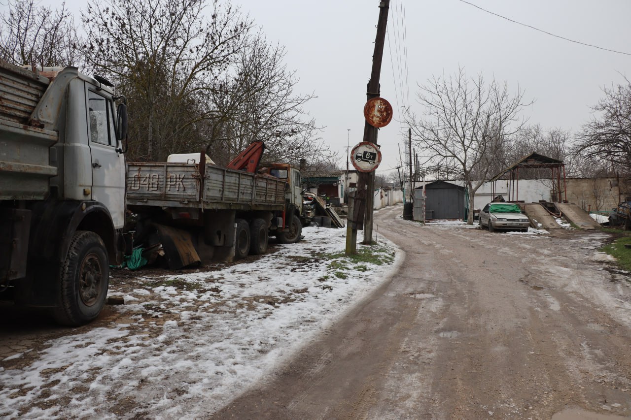 Сотрудники управления муниципального контроля провели проверку в районе гаражного кооператива «Центральный», расположенного на ул. Пушкина, по обращению граждан