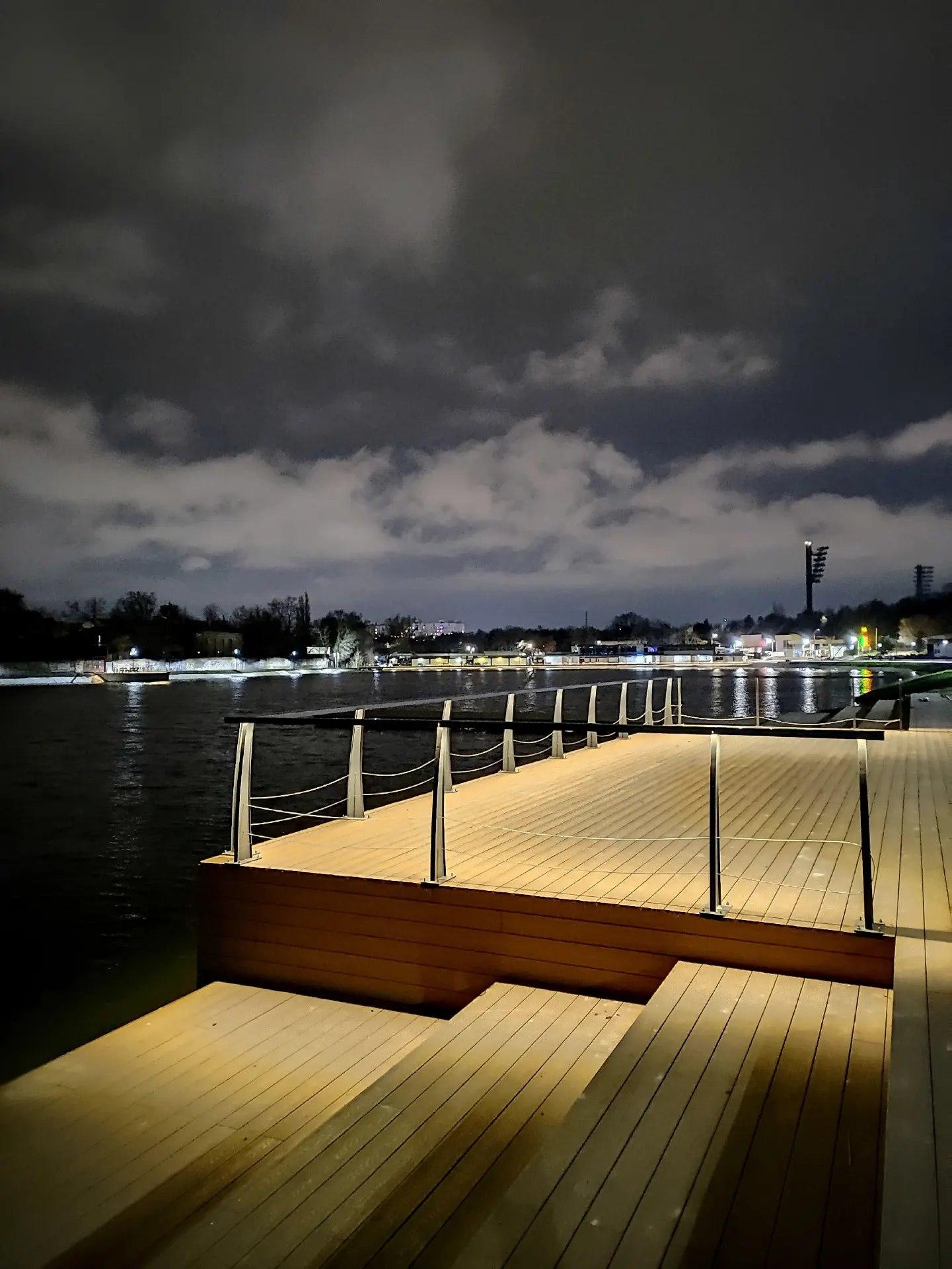 В Симферополе завершили благоустройство набережной у Нижнего пруда реки Славянка